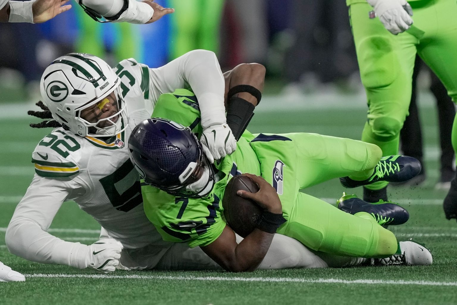 Seahawks lose another O-lineman to injury vs. Packers | Notebook | The ...