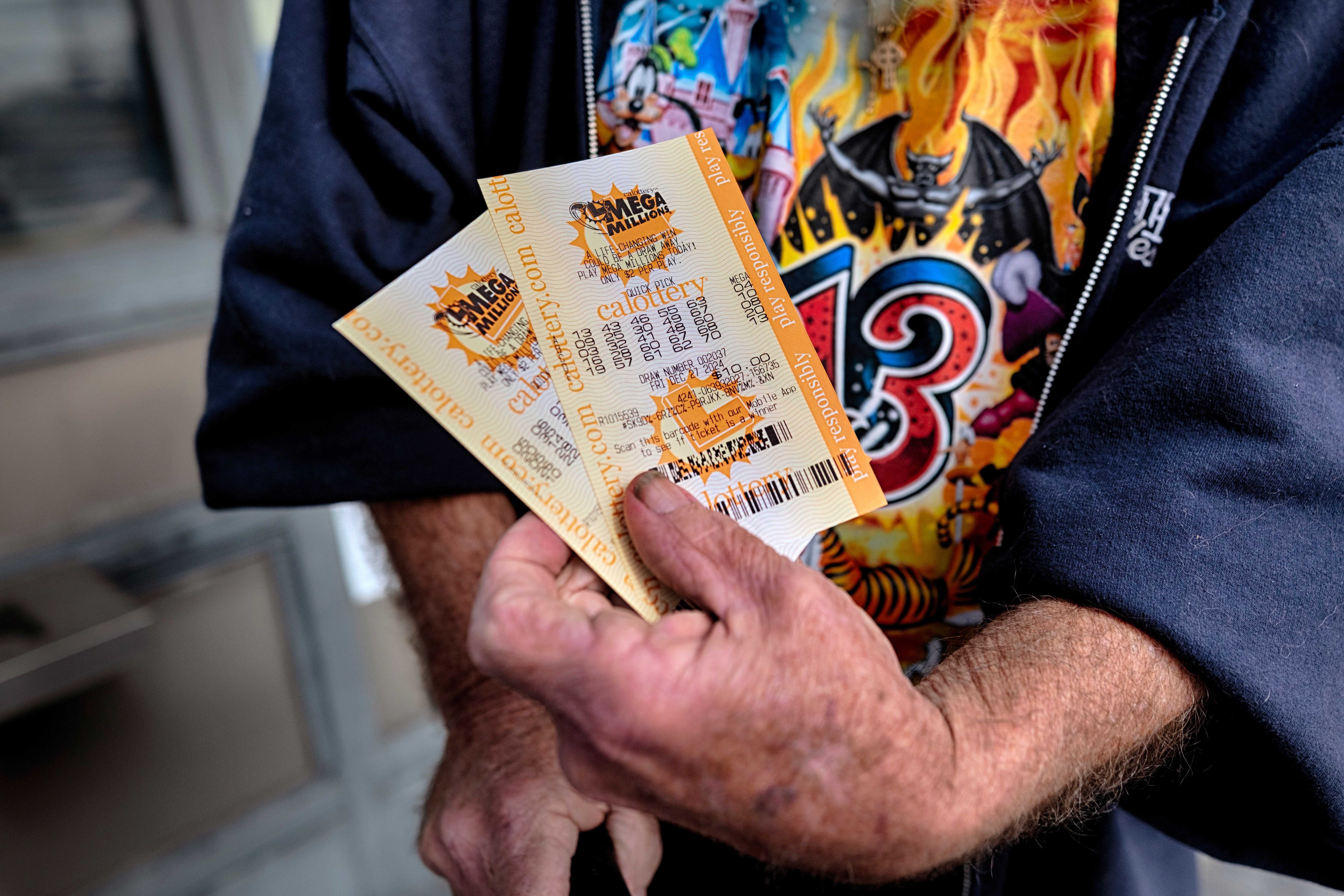 Winning ticket for .22 billion lottery jackpot sold in California, Mega Millions says