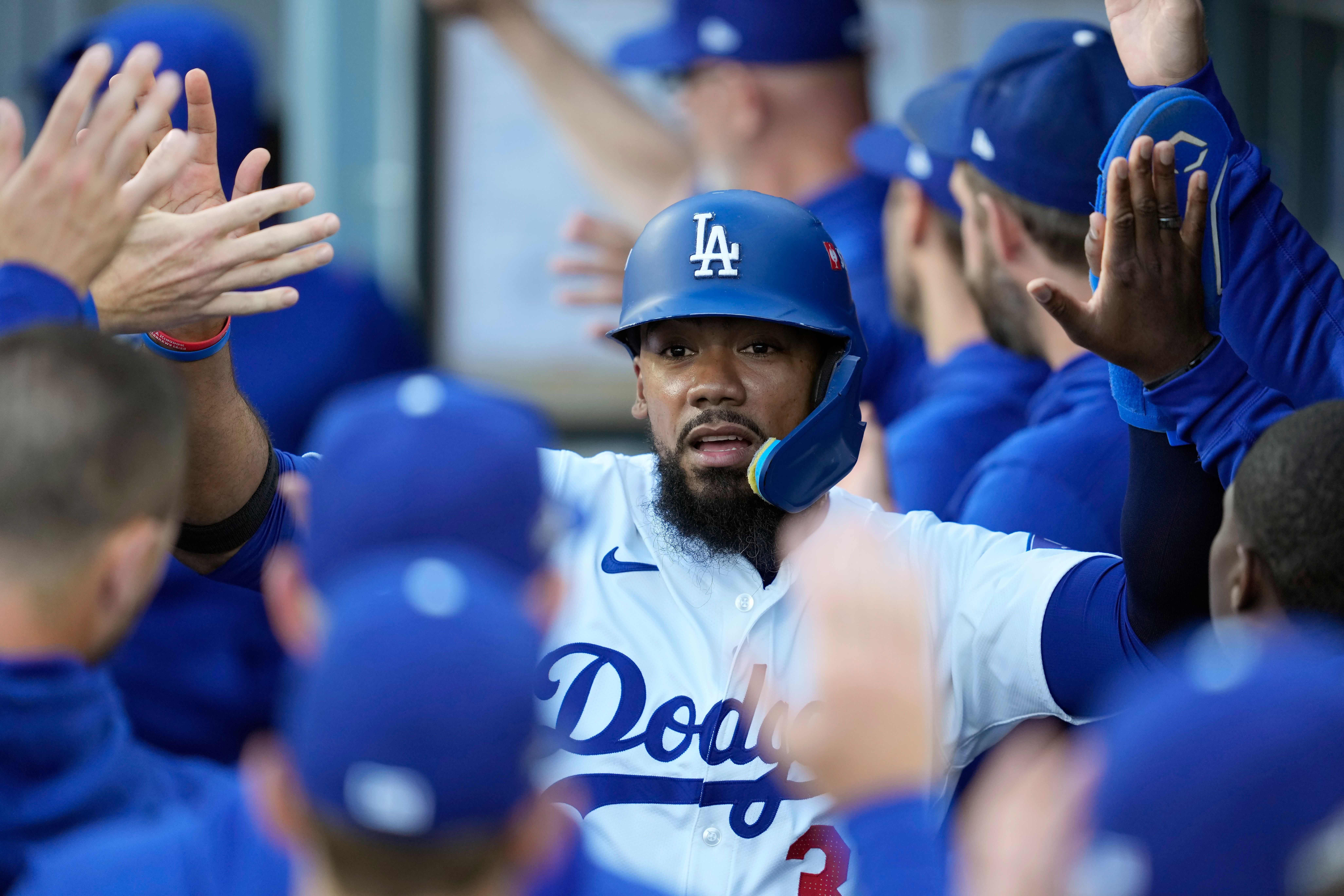 Dodgers set to re-sign outfielder Teoscar Hernández for $66