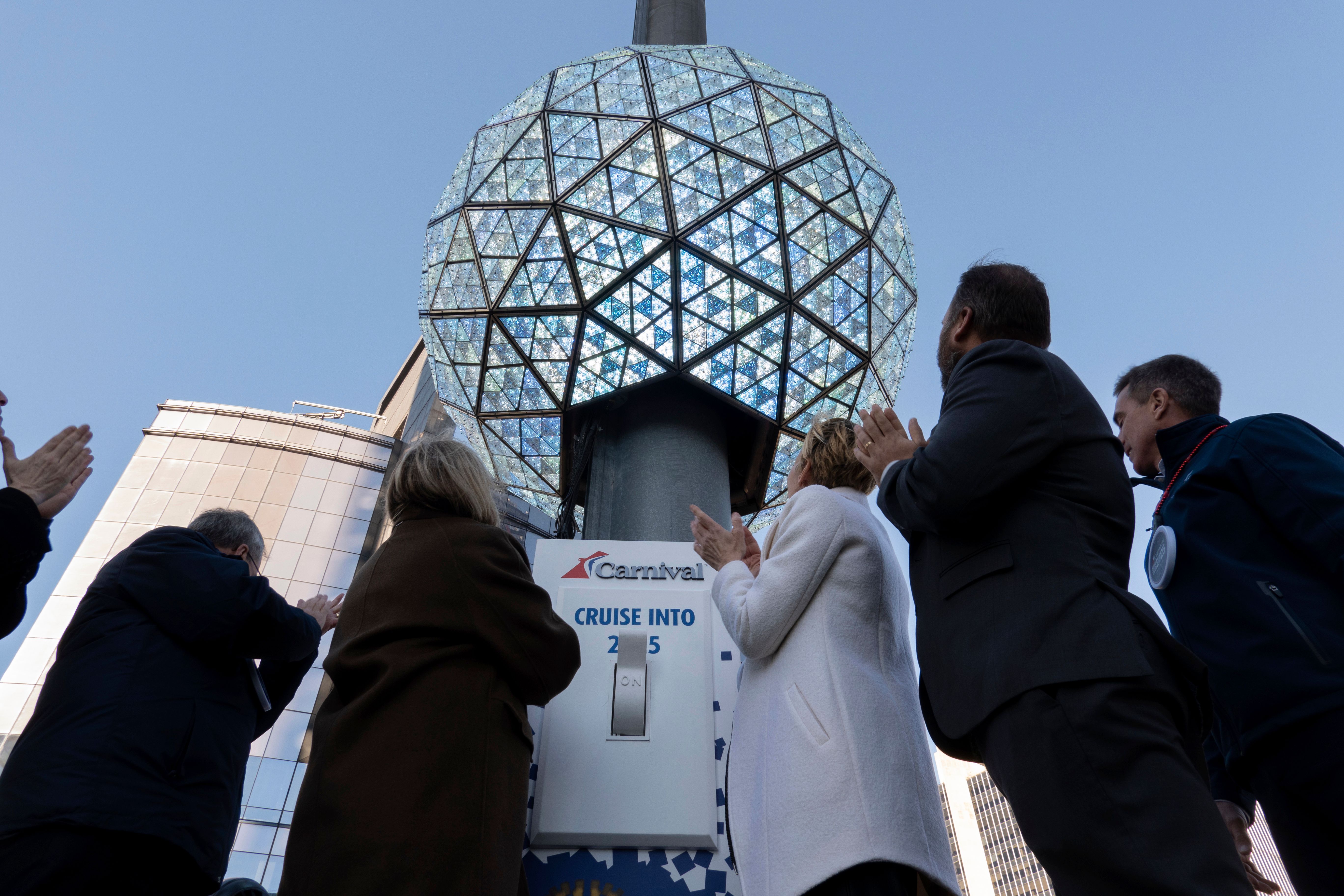 Times Square ball takes final test for New Years Eve