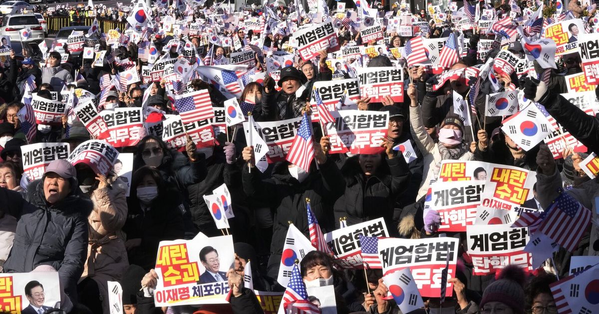South Korean investigators attempt to detain impeached President Yoon Suk Yeol