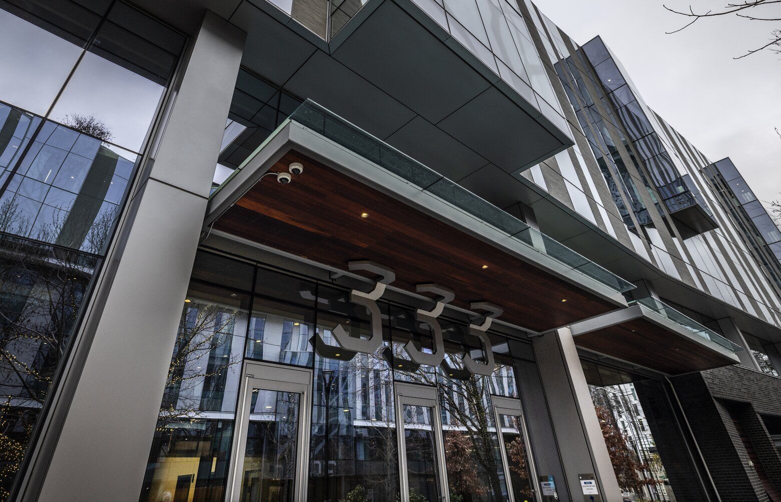 Apple inks Seattle's biggest lease since 2019, takes over