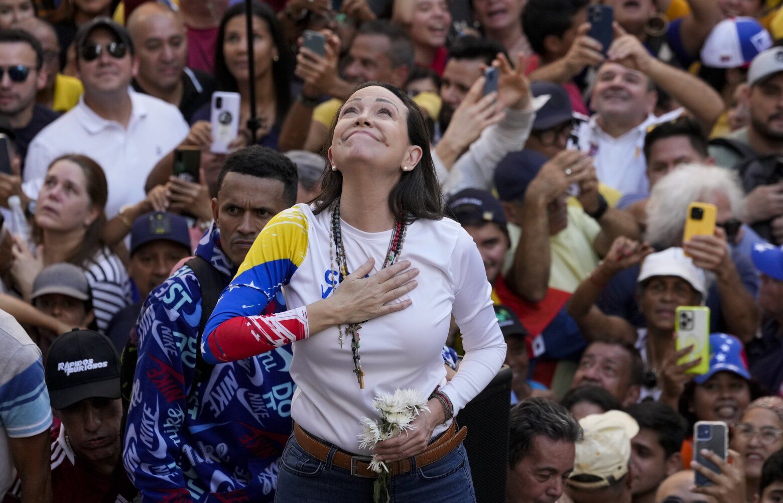 Venezuelas opposition leader defies Maduro to lead protests that end in confusing arrest claims