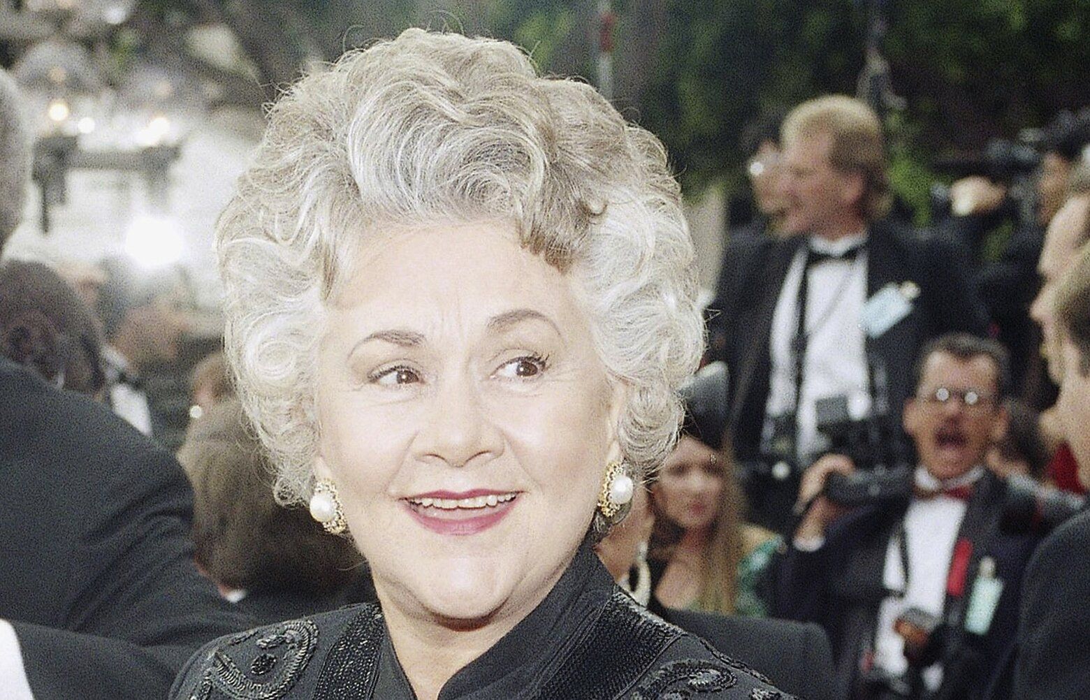 Tony Award-winning British actor Joan Plowright, widow of Laurence Olivier, dies at 95