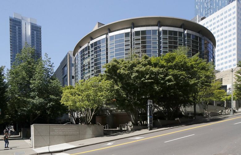 Buildings in Seattle
Benaroya Hall  224352