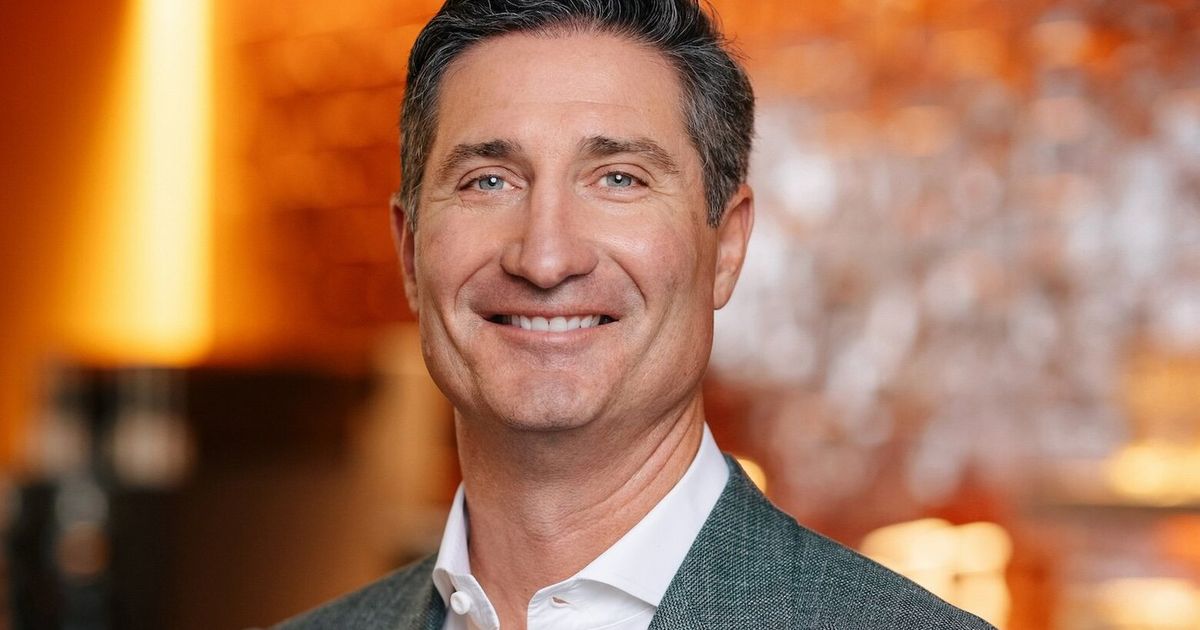 How large is the new Starbucks CEO’s pay package? Trenta