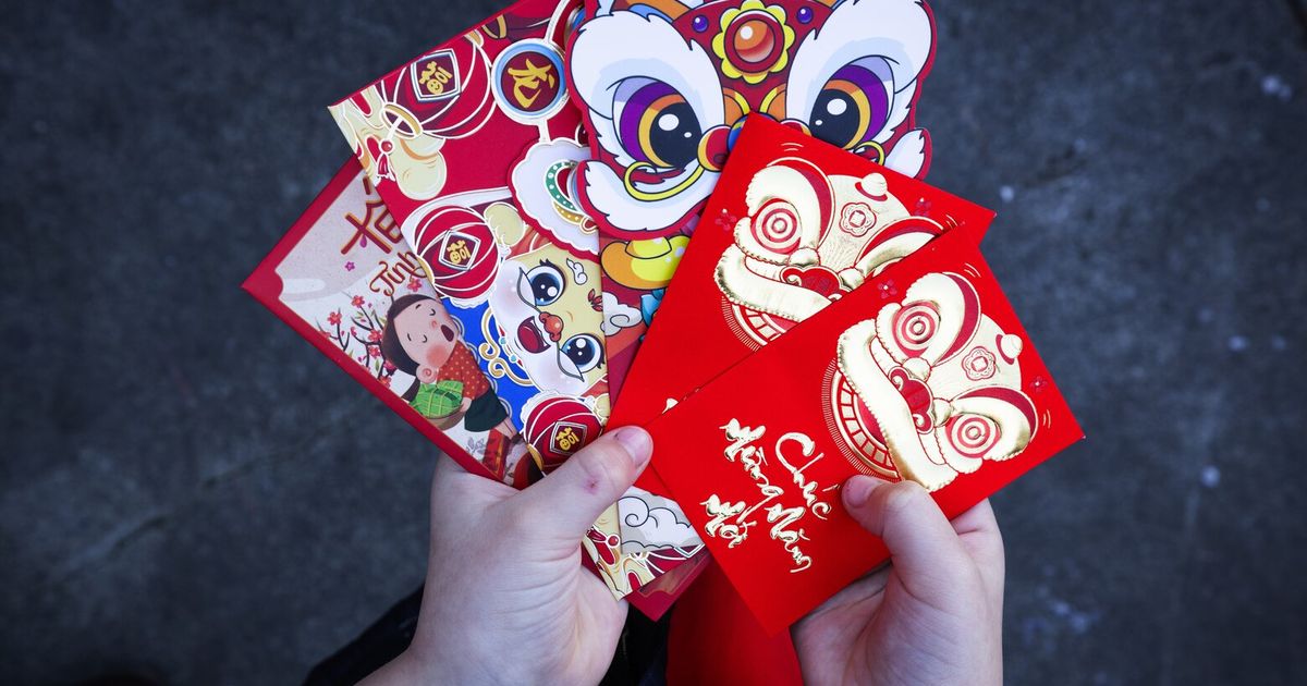 Thousands ring in Lunar New Year in Seattle