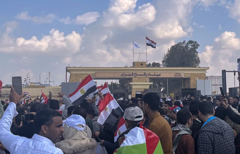 Hundreds of Egyptians gather in front of the Rafah border crossing between Egypt and the Gaza Strip, to show solidarity with the Palestinians and to reject the proposed displacement plans, Friday, Jan. 31, 2025. (AP Photo/Mohammed Arafat) AMR101 AMR101