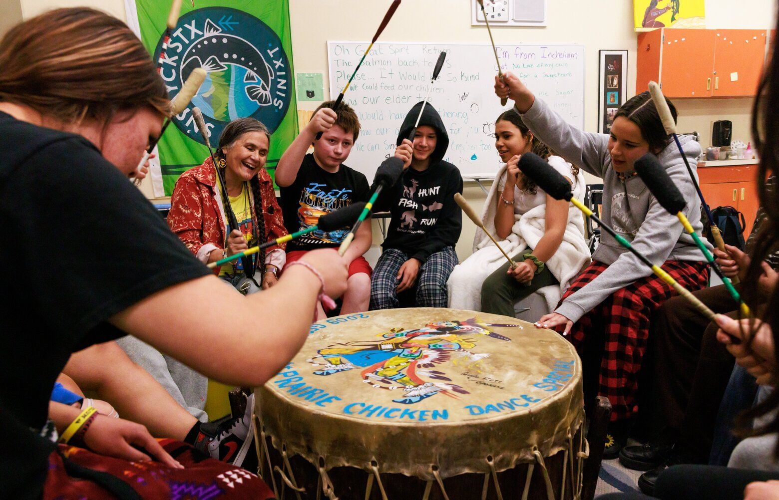 細川真希 原画「People in Seattle 2011」16×26cm Art x NW: Seattle Waterfront pops with new people — and puppets