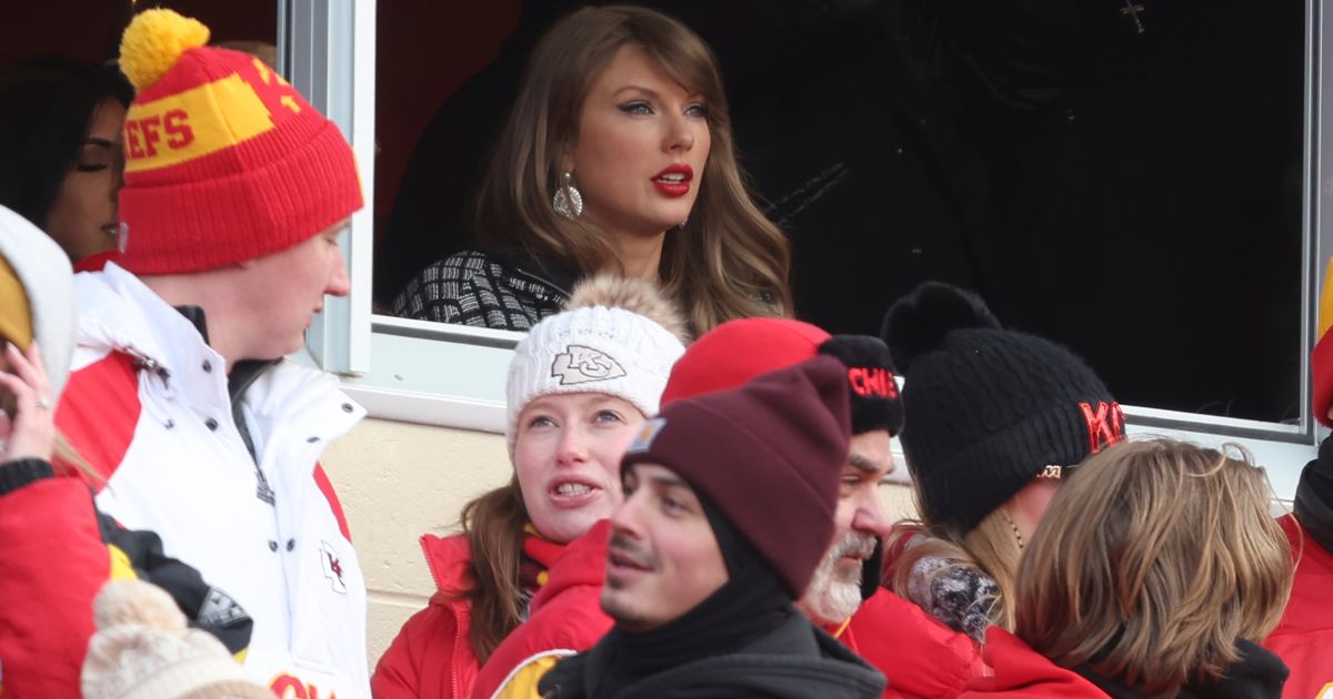 Taylor Swift returns to Arrowhead Stadium to watch Travis Kelce and the Chiefs play the Texans