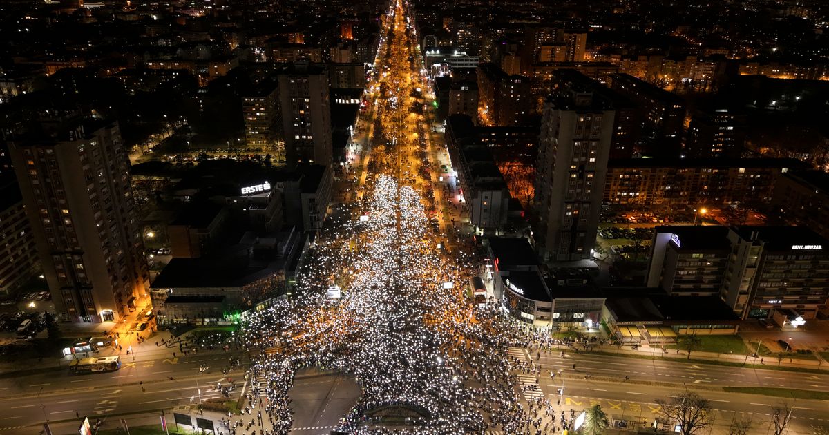 Serbian anti-graft protesters march to a northern city and plan to block bridges