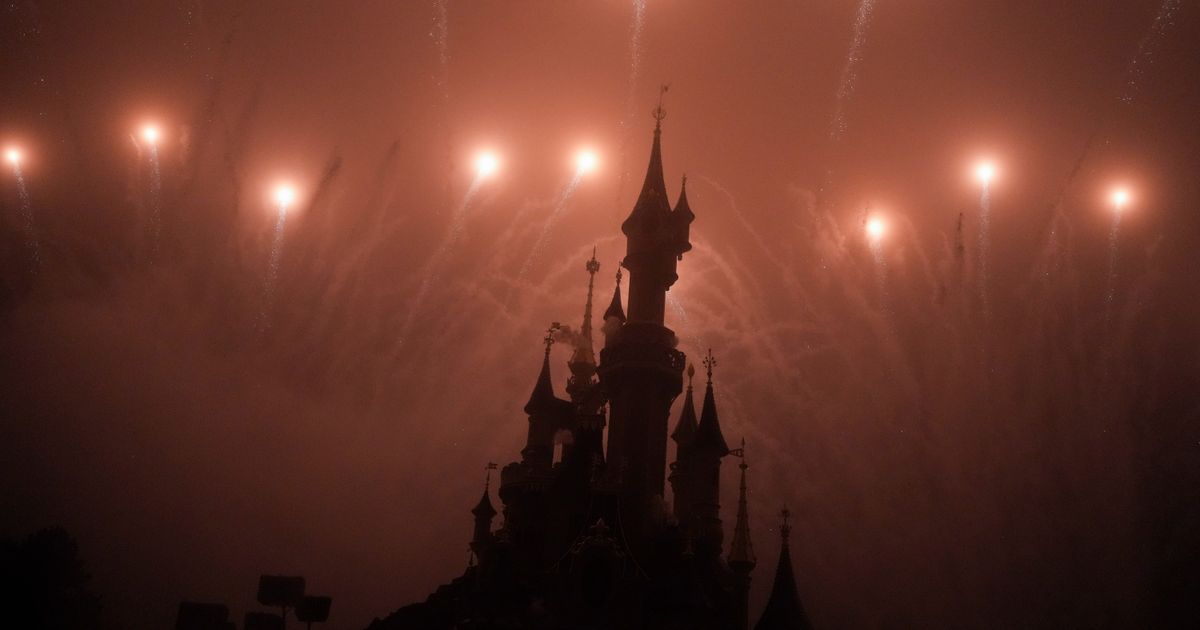 Disneyland Paris unveils spectacular nighttime show using Paris Games laser technology