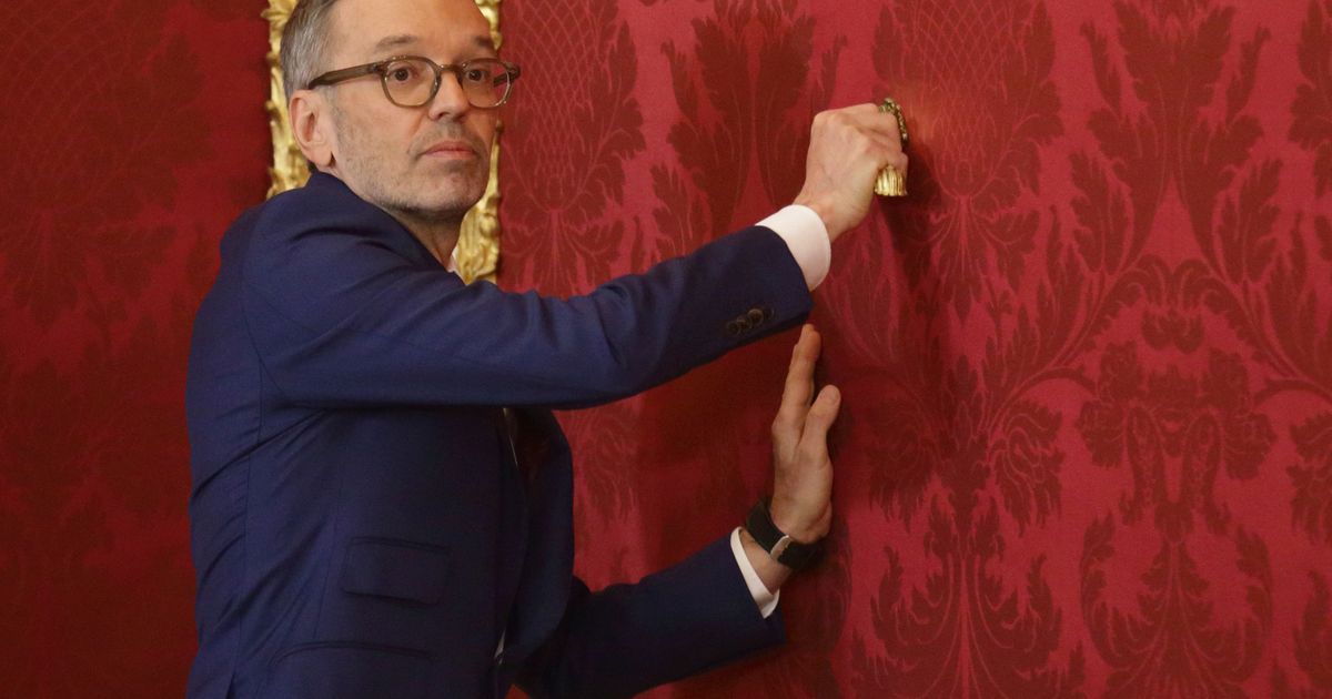 Austrian far right gets mandate to try to lead a government for the first time since World War II