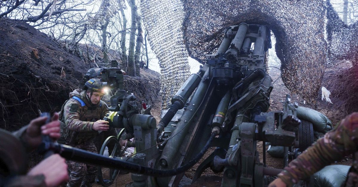 Ukrainian troops losing ground to Russia as Trump talks of ending war