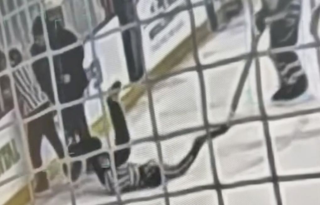 Parent accused of pushing Seattle youth hockey refs charged with assault
