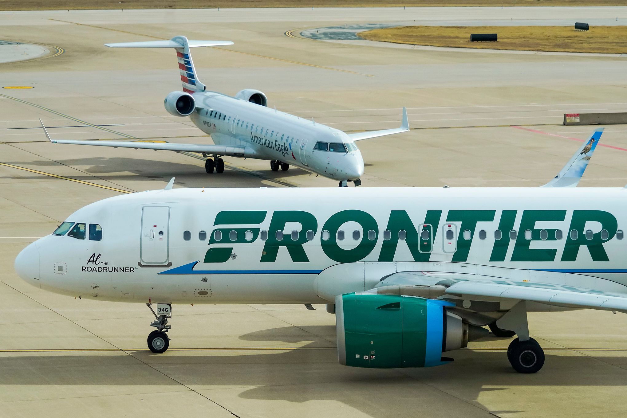Unruly Frontier Airlines passenger punches crack into window | The Seattle  Times