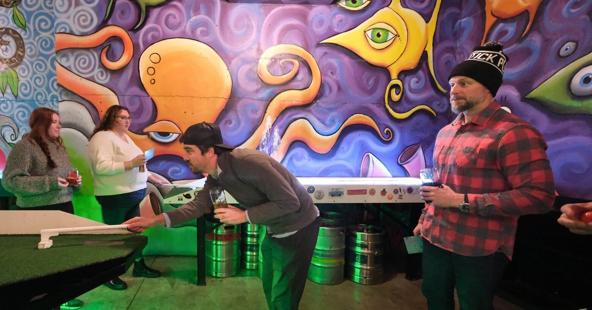 Duffleboard Pioneer Square’s Flatstick Pub shuffles along with Duffleboard | The ...