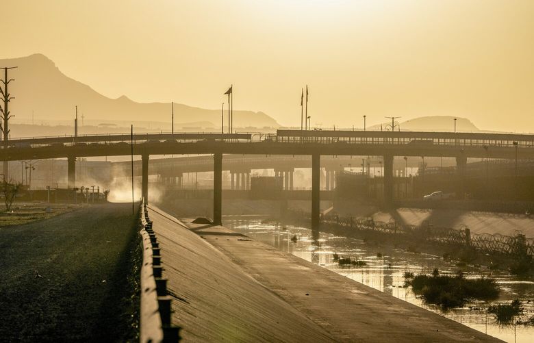 The border between Mexico and the United States in Ciudad Juárez, Mexico, Feb. 28, 2025. There has been a dramatic drop in the number of people gathering at the U.S. border and trying to cross. Can it help Mexico stave off President Trump’s threatened tariffs? (Alejandro Cegarra/The New York Times) XNYT0984 XNYT0984