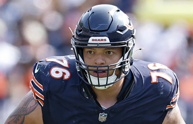 Chicago Bears guard Teven Jenkins (76) looks to block against the Tennessee Titans during the second half of an NFL football game, Sunday, Sept. 8, 2024, in Chicago. The Bears defeated the Titans 24-17. (AP Photo/Kamil Krzaczynski)