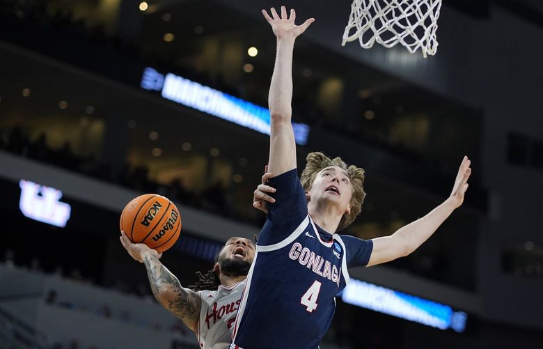 Houston guard Emanuel Sharp, left, tries to shoot around Gonzaga guard Dusty Stromer (4) during the second half of the second round of the NCAA college basketball tournament, Saturday, March 22, 2025, in Wichita, Kan. (AP Photo/Charlie Riedel) KSCR236 KSCR236