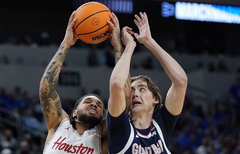 Houston guard Emanuel Sharp (21) tries to shoot around Gonzaga guard Dusty Stromer (4) during the second half of the second round of the NCAA college basketball tournament, Saturday, March 22, 2025, in Wichita, Kan. (AP Photo/Charlie Riedel) KSCR237 KSCR237