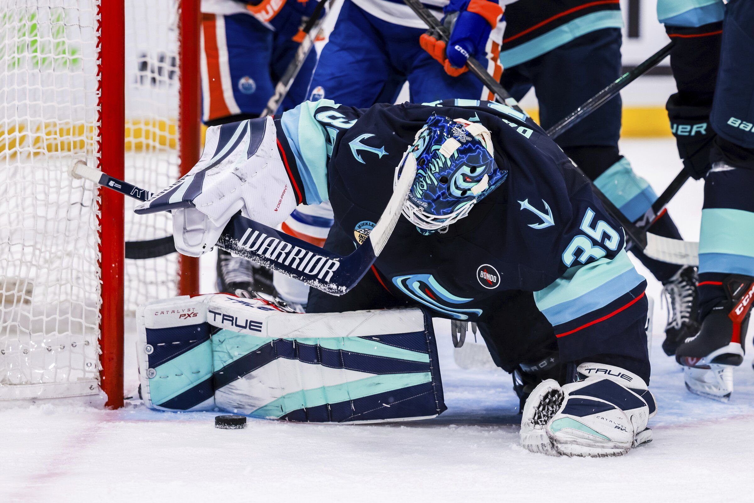 Seattle Kraken's Joey Daccord gives enterprising fan a special