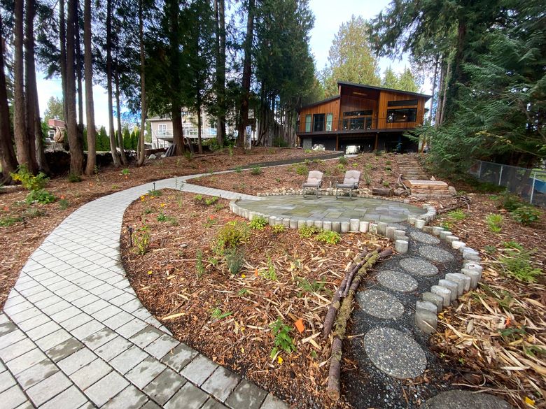 Stepping out: Pathways help tell a garden's story | The Seattle Times