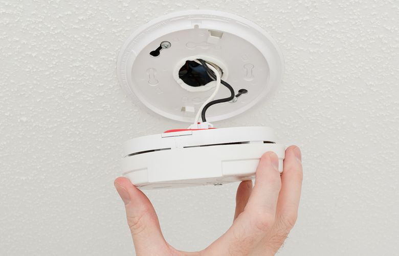 Ceiling smoke detector. (Getty Images)