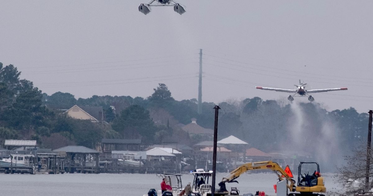 Crews battle wildfires in North and South Carolina amid dry conditions ...
