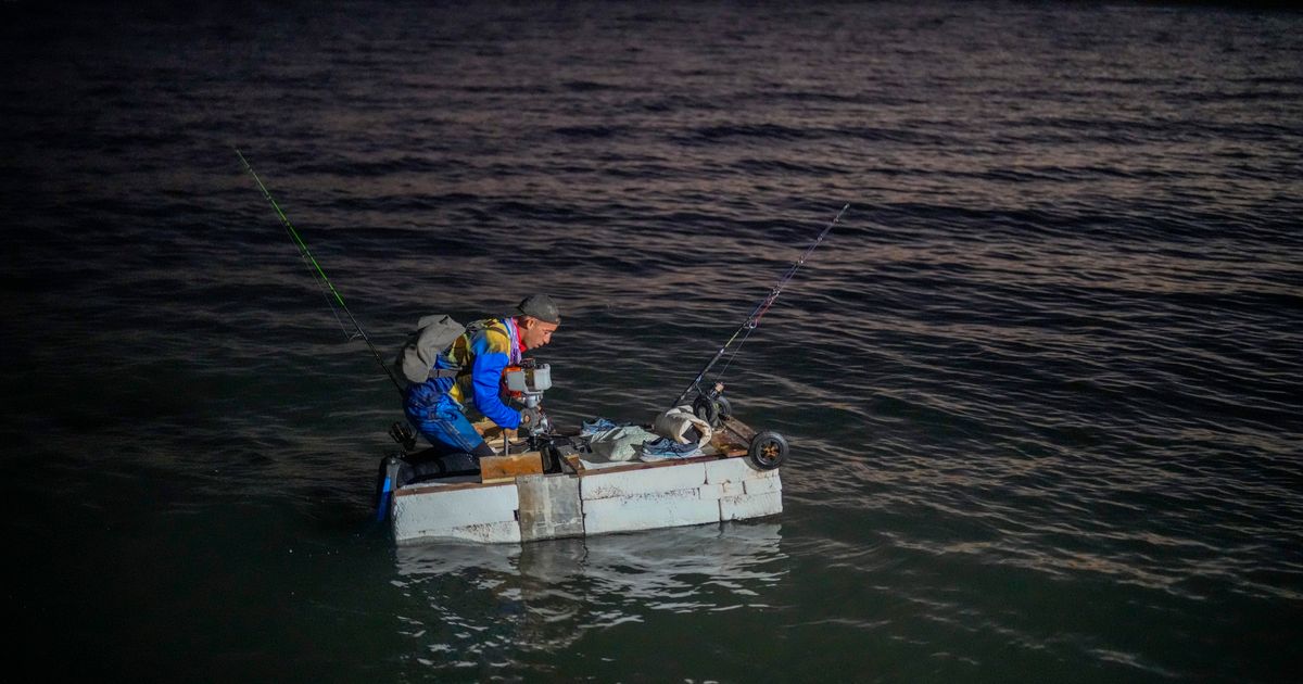 PHOTO GALLERY:Ingenuity at sea: Cubans use makeshift rafts known as ...