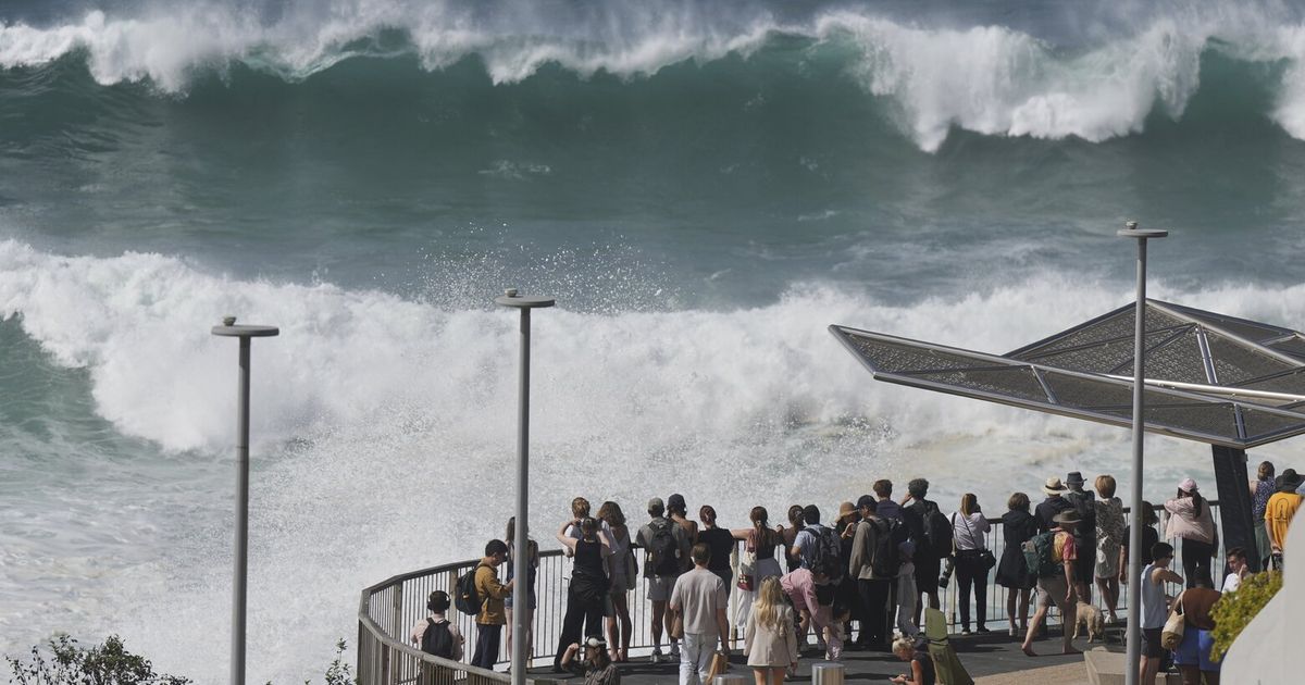 High waves cause damage on Sydney waterfront | The Seattle Times