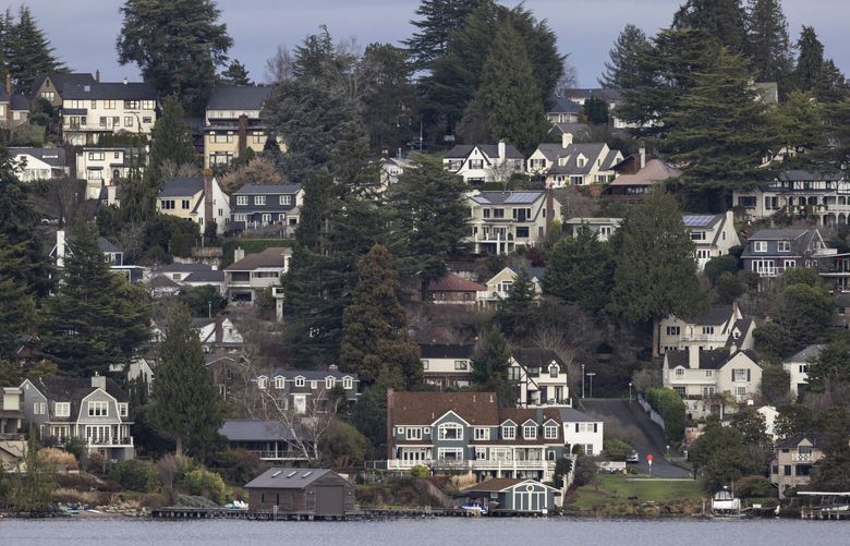 Houses overlook Union Bay from Seattle’s Laurelhurst neighborhood Monday, December 16, 2024. Predictions for the Seattle-area real estate market in 2025 — prices are expected to go up but not a ton, mortgage rates will likely stay around 6% and rents are likely to stay mostly flat because a lot of new buildings have come online recently. The office market, construction of new housing and zoning changes are coming next year. 228837