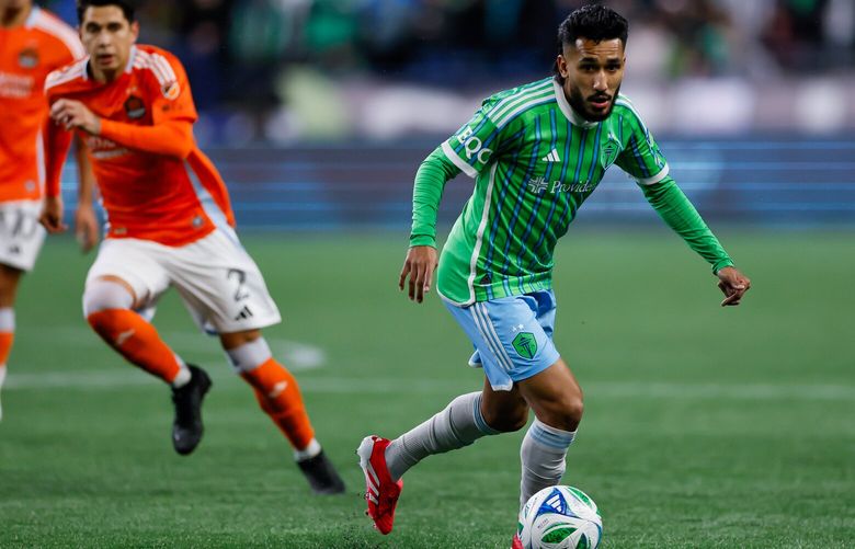 Seattle Sounders FC forward Jesús Ferreira dribbles up the field against Houston Dynamo FC, March 22, 2025, in Seattle.  229563