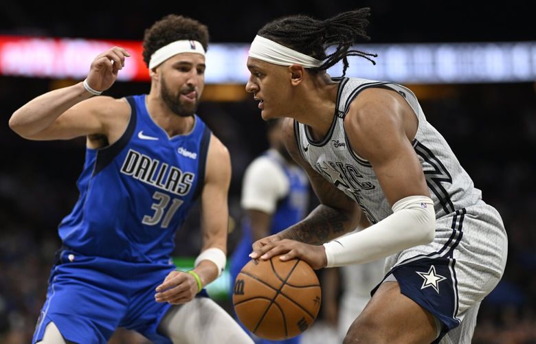 Orlando Magic forward Paolo Banchero (5) is defended by Dallas Mavericks guard Klay Thompson (31) during the second half of an NBA basketball game, Thursday, March 27, 2025, in Orlando, Fla. (AP Photo/Phelan M. Ebenhack) NYOTK NYOTK
