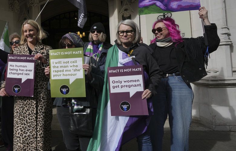 Women’s rights activists celebrate outside the Supreme Court to challenge gender recognition laws, in London, Wednesday, April 16, 2025. (AP Photo/Kin Cheung) XKC119 XKC119
