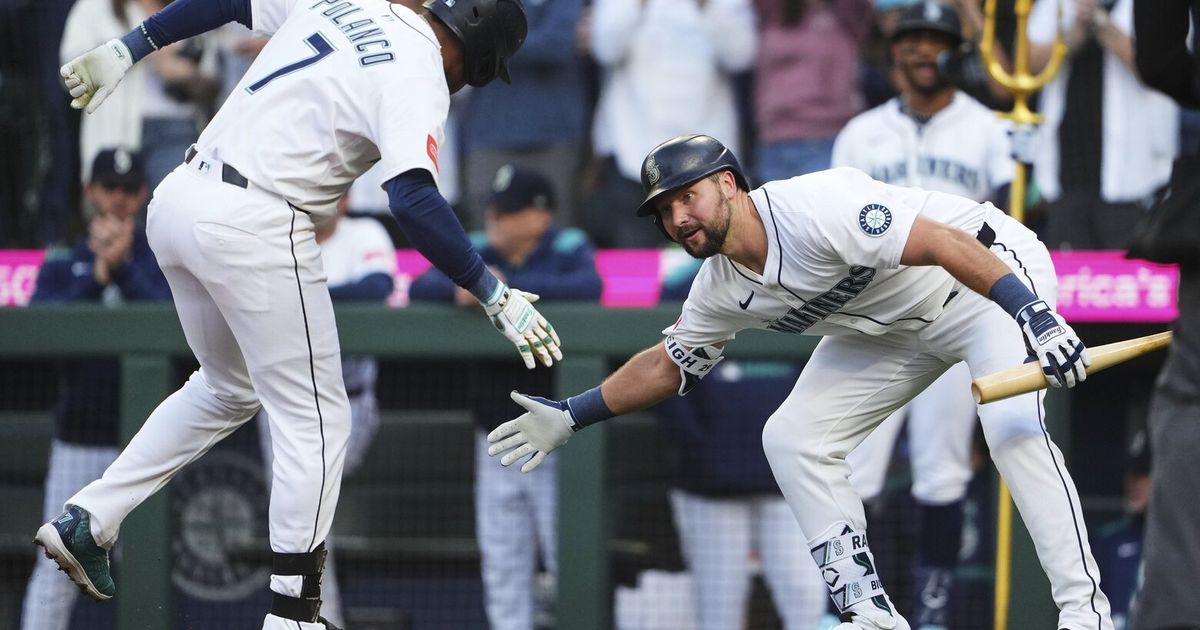  Mariners Dominate Marlins with Historic Offensive Show 