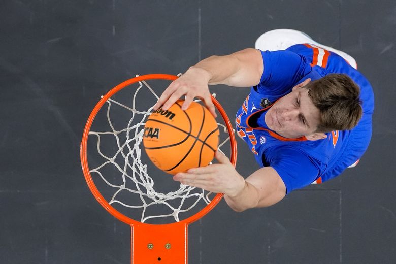 Florida’s Alex Condon dunks the ball against Houston during the second half in the national championship at the Final Four of the NCAA college basketball tournament, Monday, April 7, 2025, in San Antonio. (AP Photo/Eric Gay)