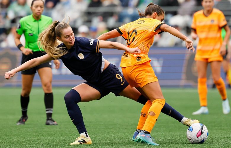 Seattle Reign FC forward Jordyn Huitema tries to go through Houston Dash midfielder Bárbara Olivieri for the ball during the second half Sunday, May 11, 2025 in Seattle. 230031
