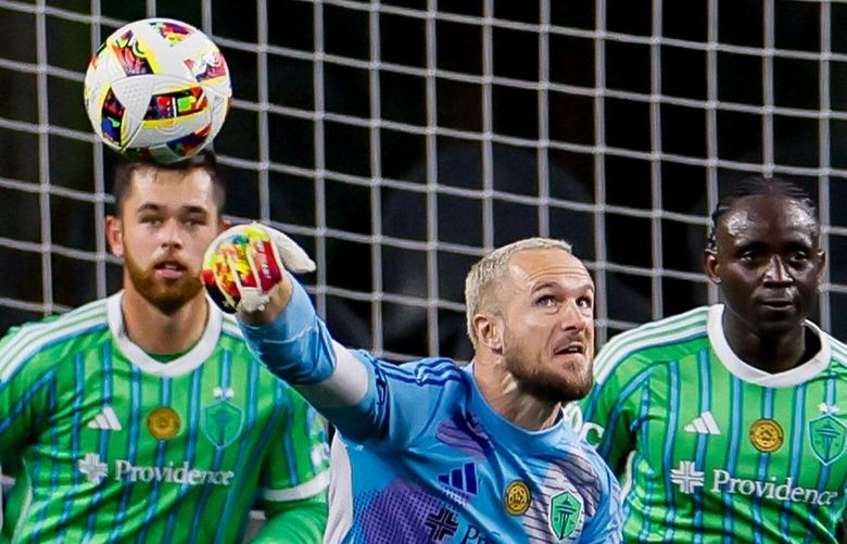 Seattle Sounders FC goalkeeper Stefan Frei starts the counter attack with a throw during the second half Saturday, June 15, 2024 in Seattle. 227184