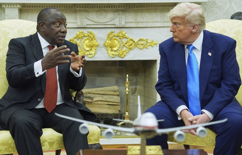 President Donald Trump meets South African President Cyril Ramaphosa in the Oval Office of the White House, Wednesday, May 21, 2025, in Washington. (AP Photo/Evan Vucci) DCEV218 DCEV218 (Evan Vucci / The Associated Press)