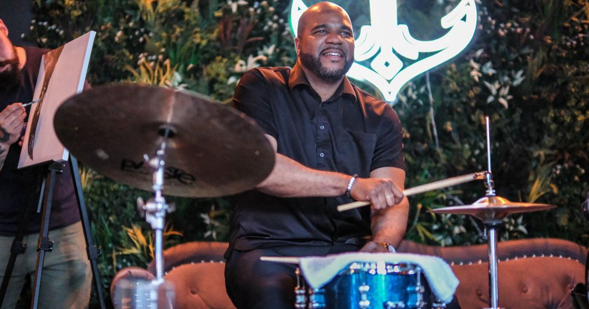 ’90s hip-hop classics become cool jazz jams at this Belltown bar