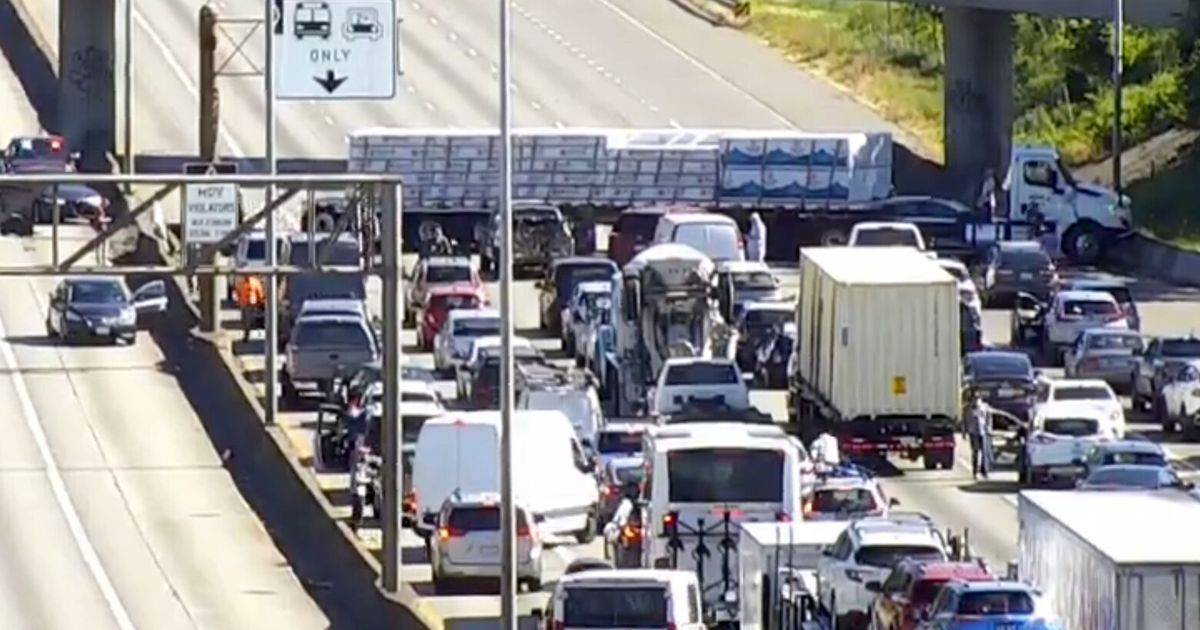 I-5 in North Seattle reopens after semitruck crash | The Seattle Times