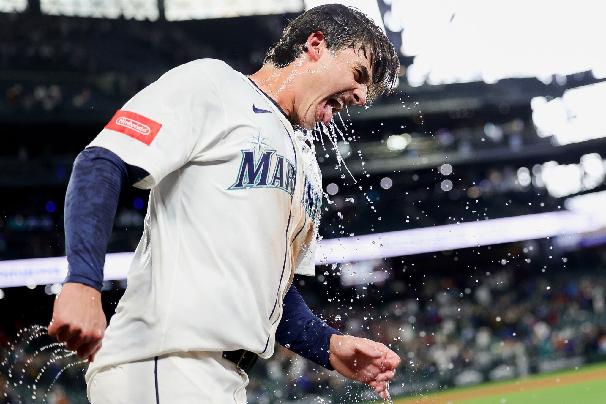 Mariners' Cole Young delivers with walkoff in extra innings vs. Twins | The Seattle Times