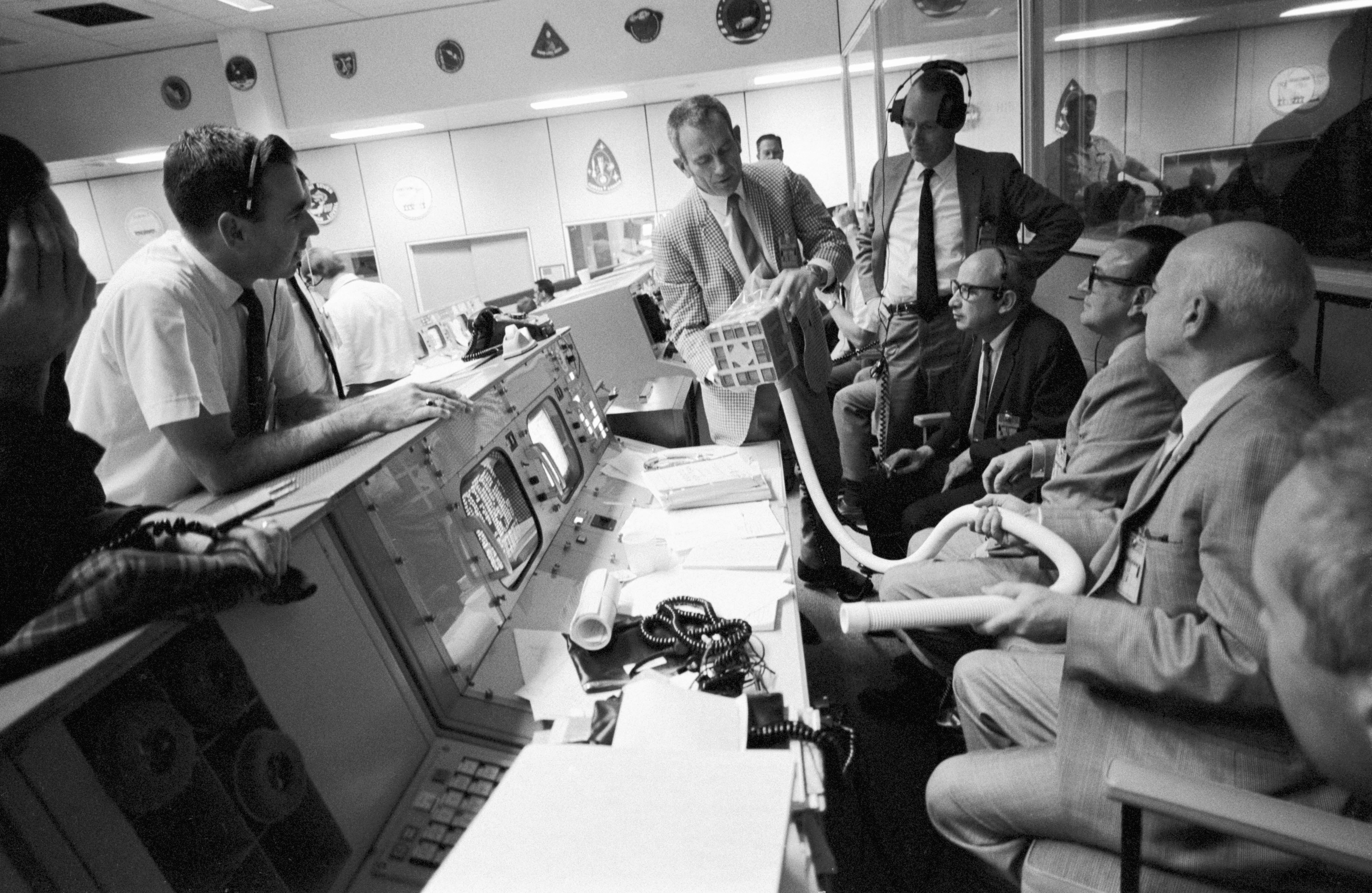Ed Smylie, Who Saved the Apollo 13 Crew With Duct Tape, Dies at 95
