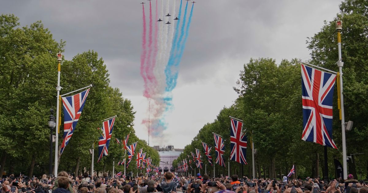 AP PHOTOS: Britain’s V-E Day parade draws thousands celebrating 80th anniversary