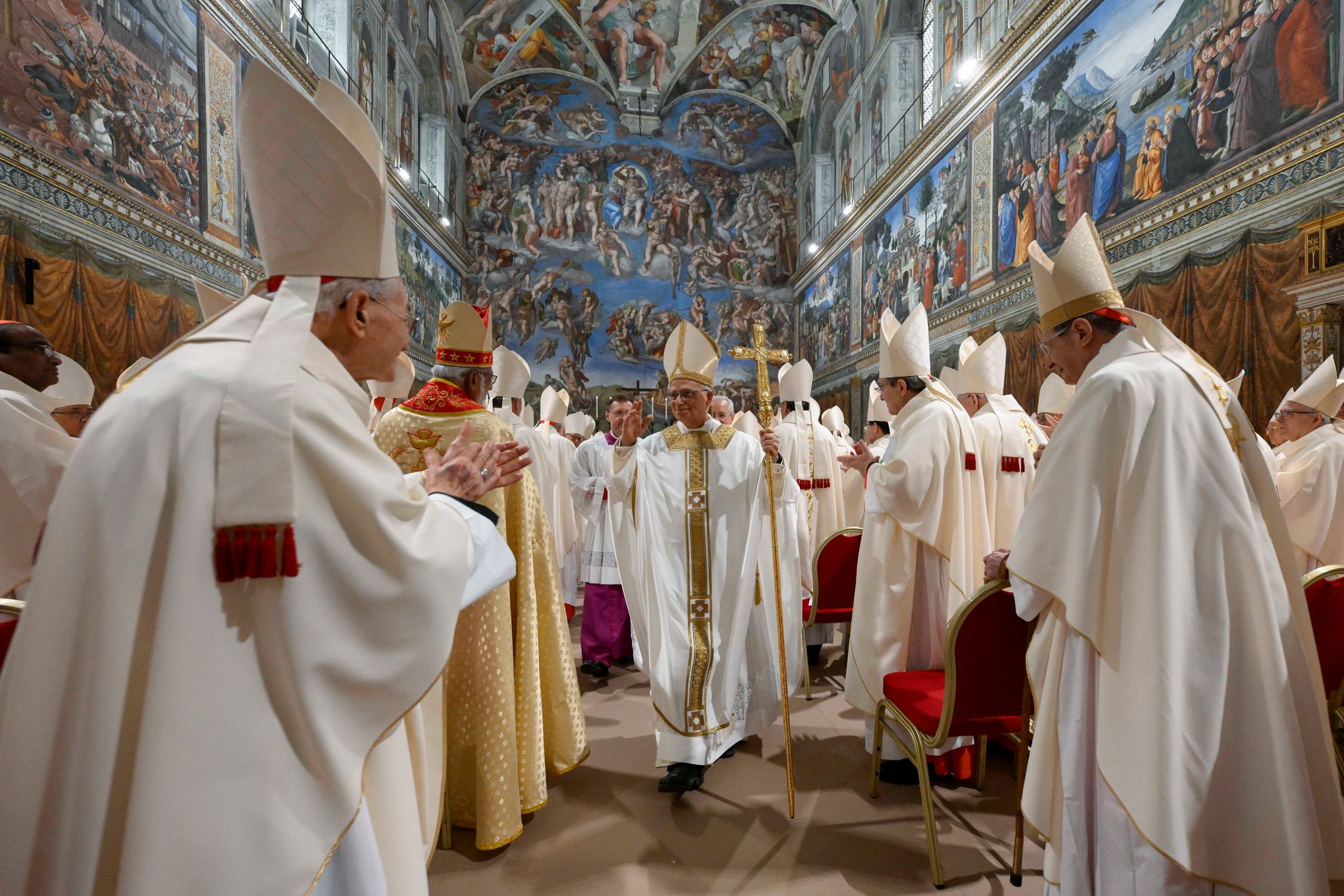 Pope Leo XIV celebrates first Mᴀss as details emerge of how votes coalesced in secret conclave | The Seattle Times