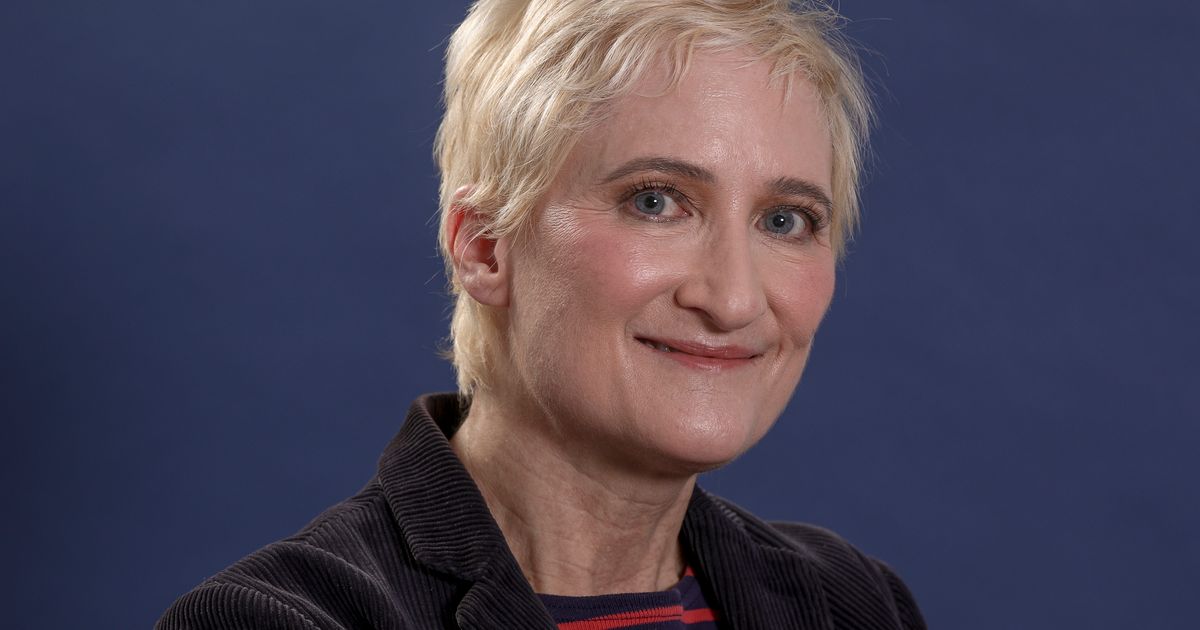 Jill Sobule, the singer-songwriter known for ‘I Kissed a Girl,’ has died in a fire
