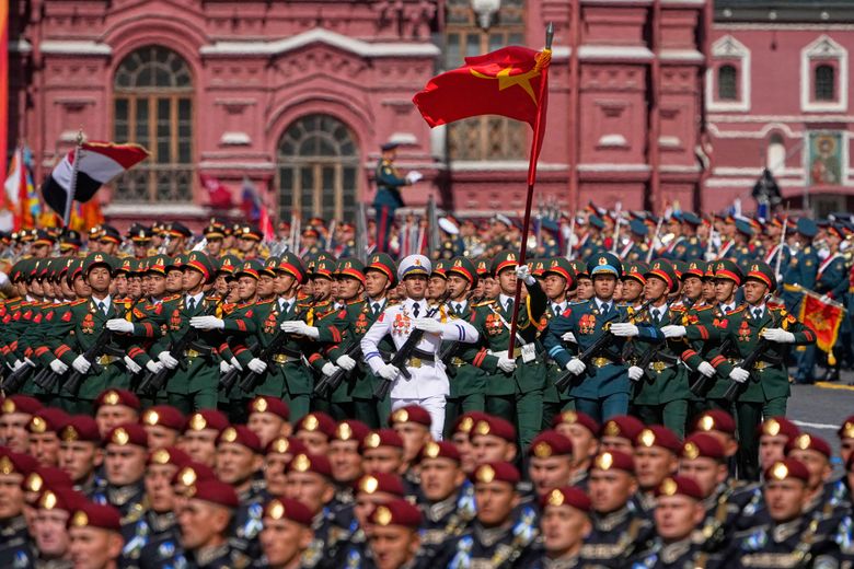 AP PHOTOS: Russia's Victory Day parade begins | The Seattle Times