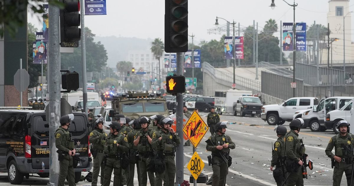 Trump authorizes additional 2,000 National Guard members to Los Angeles ...