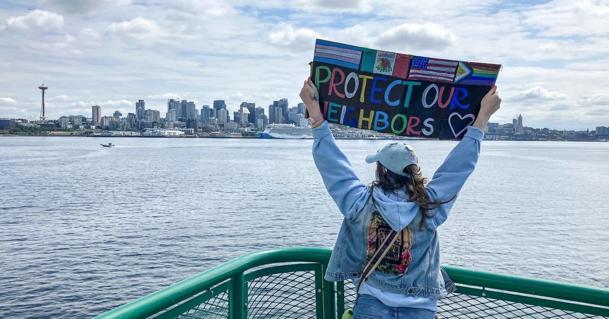 'No Kings' day in Seattle begins with protest on the Bainbridge island ...